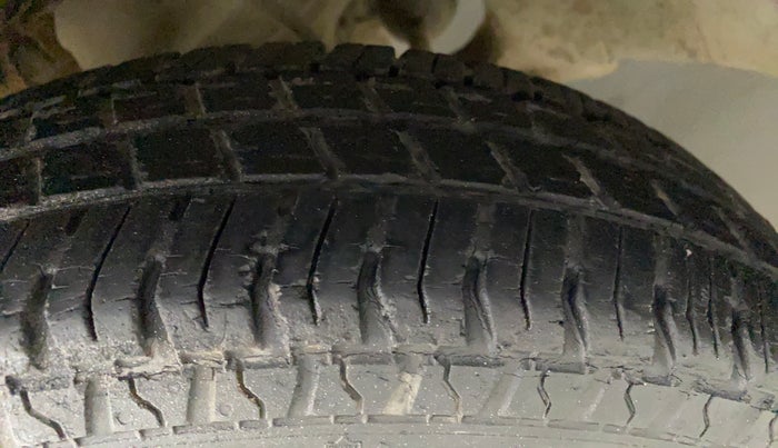 2017 Maruti Alto 800 LXI, Petrol, Manual, 26,028 km, Left Front Tyre Tread