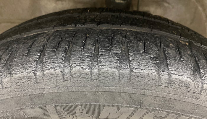 2016 Maruti Wagon R 1.0 VXI, Petrol, Manual, 66,075 km, Left Front Tyre Tread