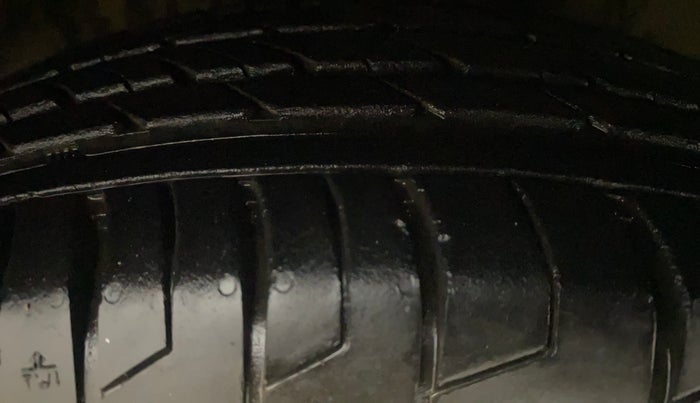 2012 Hyundai i20 SPORTZ 1.2, Petrol, Manual, 1,26,157 km, Right Front Tyre Tread