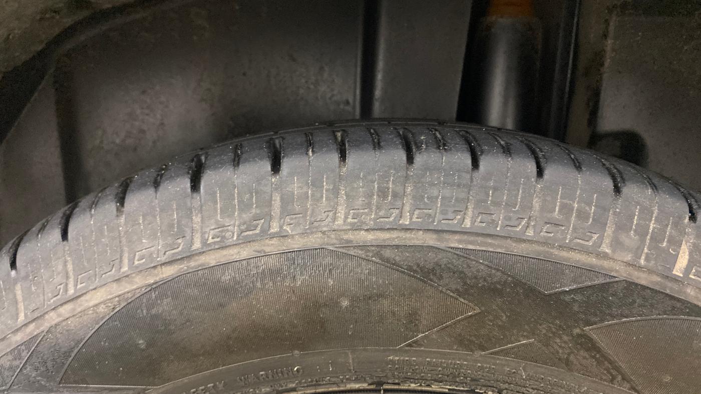 2014 Maruti Ertiga ZDI, Diesel, Manual, 1,43,652 km, Left Rear Tyre Tread