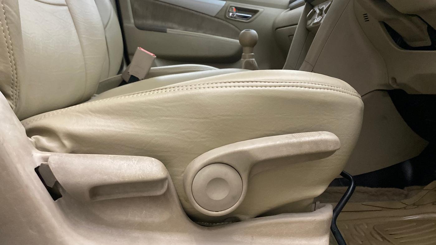 2014 Maruti Ertiga ZDI, Diesel, Manual, 1,43,652 km, Driver Side Adjustment Panel