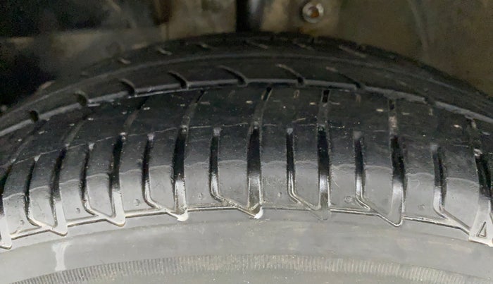 2020 Mahindra KUV 100 NXT K8 6 STR, Petrol, Manual, 27,973 km, Left Front Tyre Tread