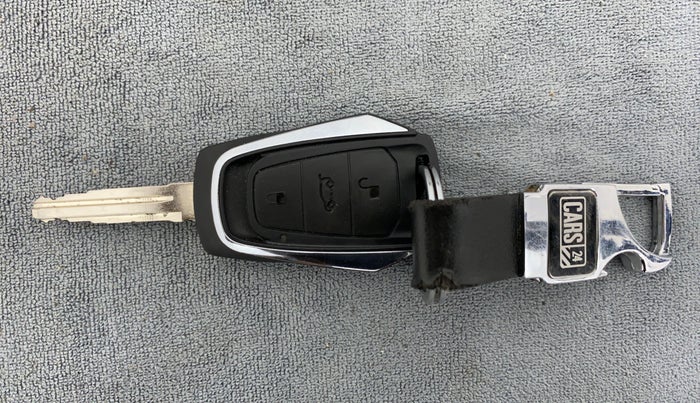 2020 Mahindra KUV 100 NXT K8 6 STR, Petrol, Manual, 27,973 km, Key Close Up