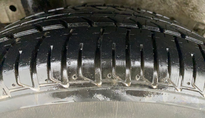 2020 Mahindra KUV 100 NXT K8 6 STR, Petrol, Manual, 27,973 km, Right Rear Tyre Tread