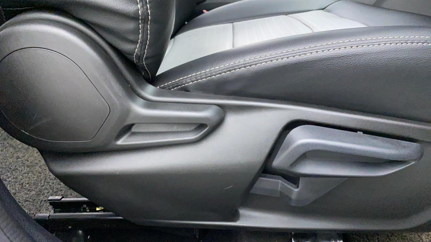 2021 Tata Tiago XZ 1.2 REVOTRON, Petrol, Manual, 3,049 km, Driver Side Adjustment Panel