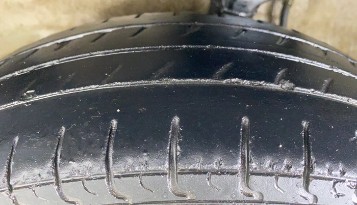 2019 Maruti Alto 800 LXI CNG, CNG, Manual, 30,585 km, Left Front Tyre Tread