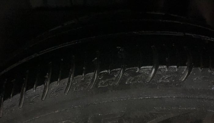 2018 Maruti Dzire ZXI, Petrol, Manual, 27,812 km, Left Rear Tyre Tread