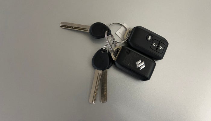 2018 Maruti Dzire ZXI, Petrol, Manual, 27,812 km, Key Close Up