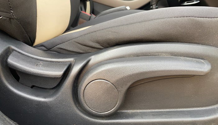 2017 Hyundai Elite i20 SPORTZ 1.2, Petrol, Manual, 99,127 km, Driver Side Adjustment Panel