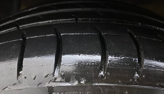 2015 Hyundai Grand i10 ASTA 1.2 AT VTVT, Petrol, Automatic, 65,491 km, Left Front Tyre Tread