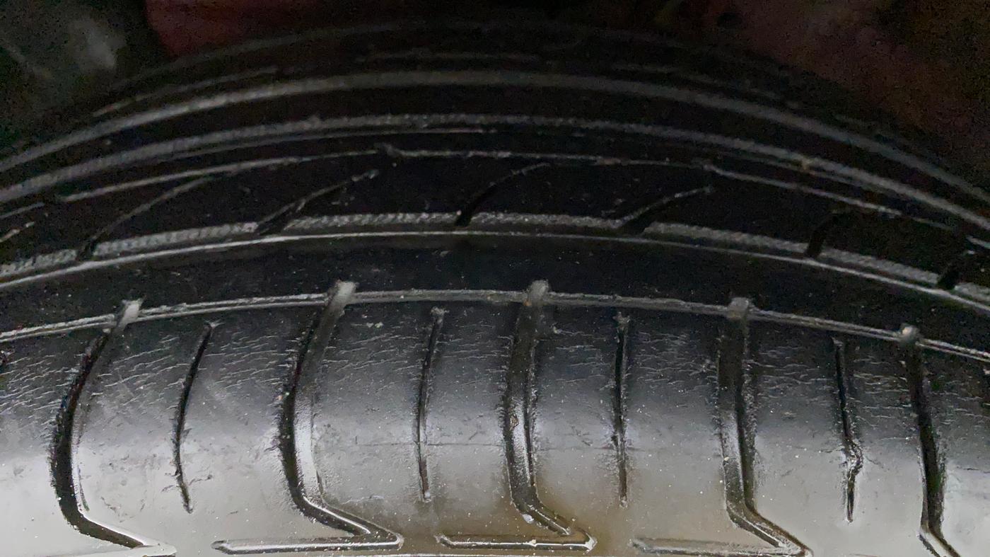 2014 Hyundai Elite i20 ASTA 1.2, Petrol, Manual, 65,307 km, Right Front Tyre Tread
