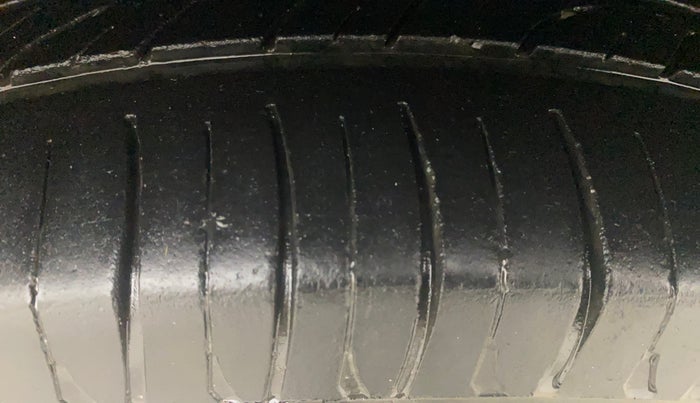 2015 Maruti Ertiga VXI, Petrol, Manual, 74,200 km, Left Front Tyre Tread