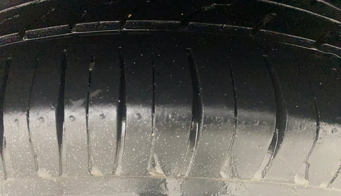 2015 Maruti Ertiga VXI, Petrol, Manual, 74,200 km, Left Rear Tyre Tread