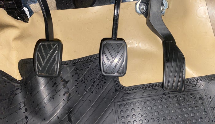 2015 Maruti Ertiga VXI, Petrol, Manual, 74,200 km, Pedals