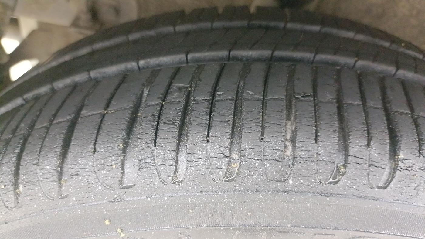 2014 Hyundai Grand i10 MAGNA 1.2 KAPPA VTVT, Petrol, Manual, 64,111 km, Right Rear Tyre Tread