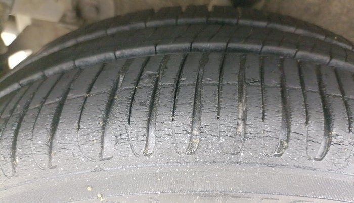 2014 Hyundai Grand i10 MAGNA 1.2 KAPPA VTVT, Petrol, Manual, 64,111 km, Right Rear Tyre Tread