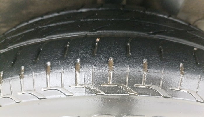 2014 Hyundai Grand i10 MAGNA 1.2 KAPPA VTVT, Petrol, Manual, 64,111 km, Left Rear Tyre Tread