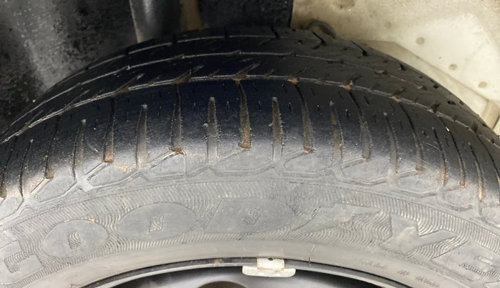 2015 Ford Figo 1.2 EXI DURATEC, Petrol, Manual, 26,297 km, Right Rear Tyre Tread