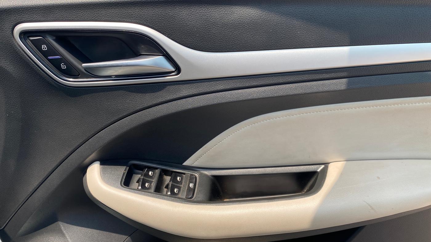 2022 MG ASTOR SUPER EX 1.5 MT, Petrol, Manual, 9,425 km, Driver Side Door Panels Control