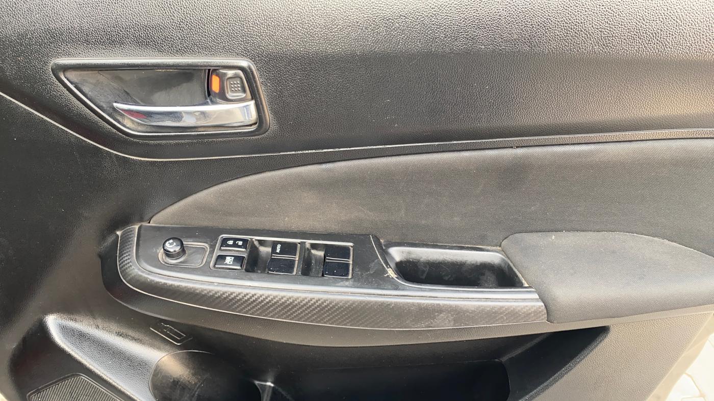 2020 Maruti Swift VXI, Petrol, Manual, 44,037 km, Driver Side Door Panels Control
