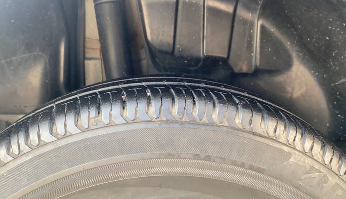 2020 Maruti Swift VXI, Petrol, Manual, 44,037 km, Right Rear Tyre Tread