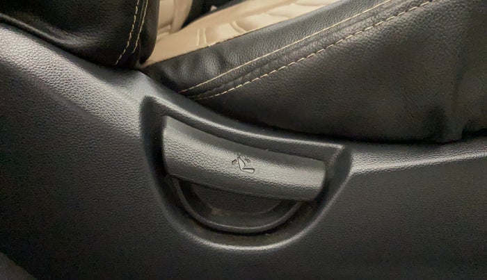 2015 Hyundai Grand i10 ERA 1.2 KAPPA VTVT, Petrol, Manual, 1,09,338 km, Driver Side Adjustment Panel