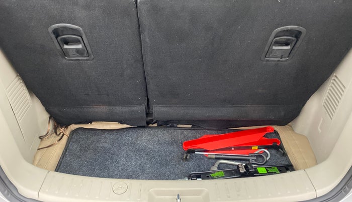 2018 Mahindra MARAZZO M2 8 STR, Diesel, Manual, 31,268 km, Boot Inside