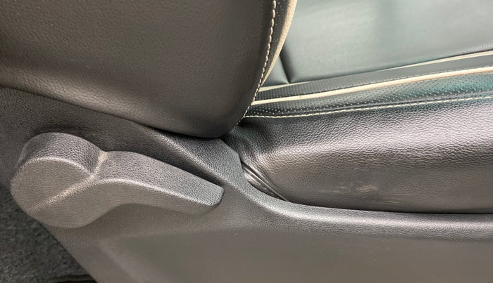 2018 Mahindra MARAZZO M2 8 STR, Diesel, Manual, 31,268 km, Driver Side Adjustment Panel