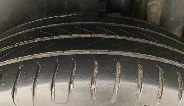 2013 Maruti Ertiga VXI, Petrol, Manual, 88,908 km, Left Rear Tyre Tread