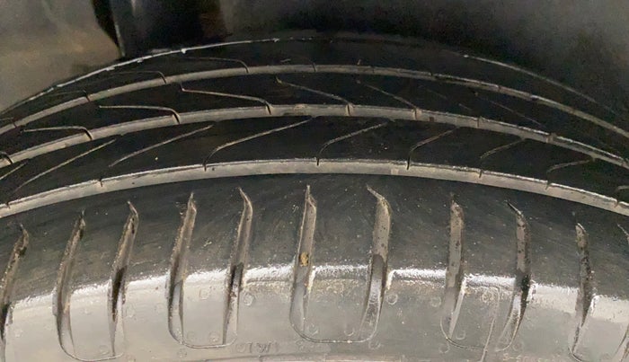 2013 Maruti Ertiga VXI, Petrol, Manual, 88,908 km, Right Rear Tyre Tread