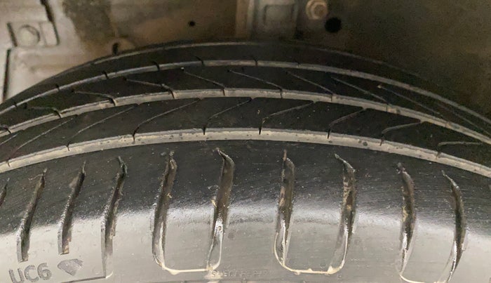 2013 Maruti Ertiga VXI, Petrol, Manual, 88,908 km, Left Front Tyre Tread