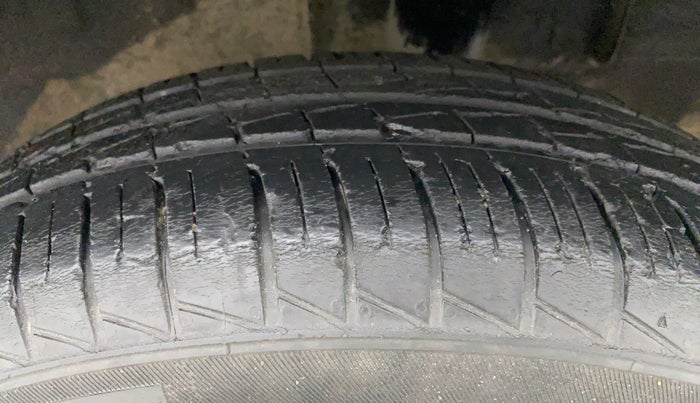 2019 Renault TRIBER 1.0 RXL PETROL, Petrol, Manual, 30,239 km, Left Rear Tyre Tread