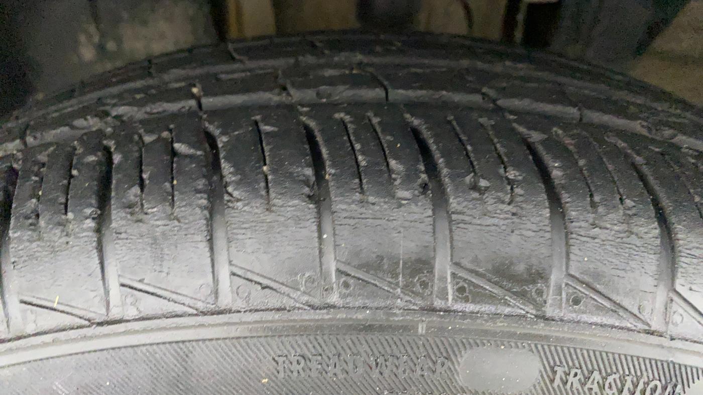 2019 Renault TRIBER 1.0 RXL PETROL, Petrol, Manual, 30,239 km, Left Front Tyre Tread