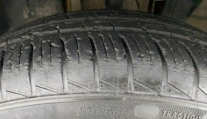 2019 Renault TRIBER 1.0 RXL PETROL, Petrol, Manual, 30,239 km, Left Front Tyre Tread