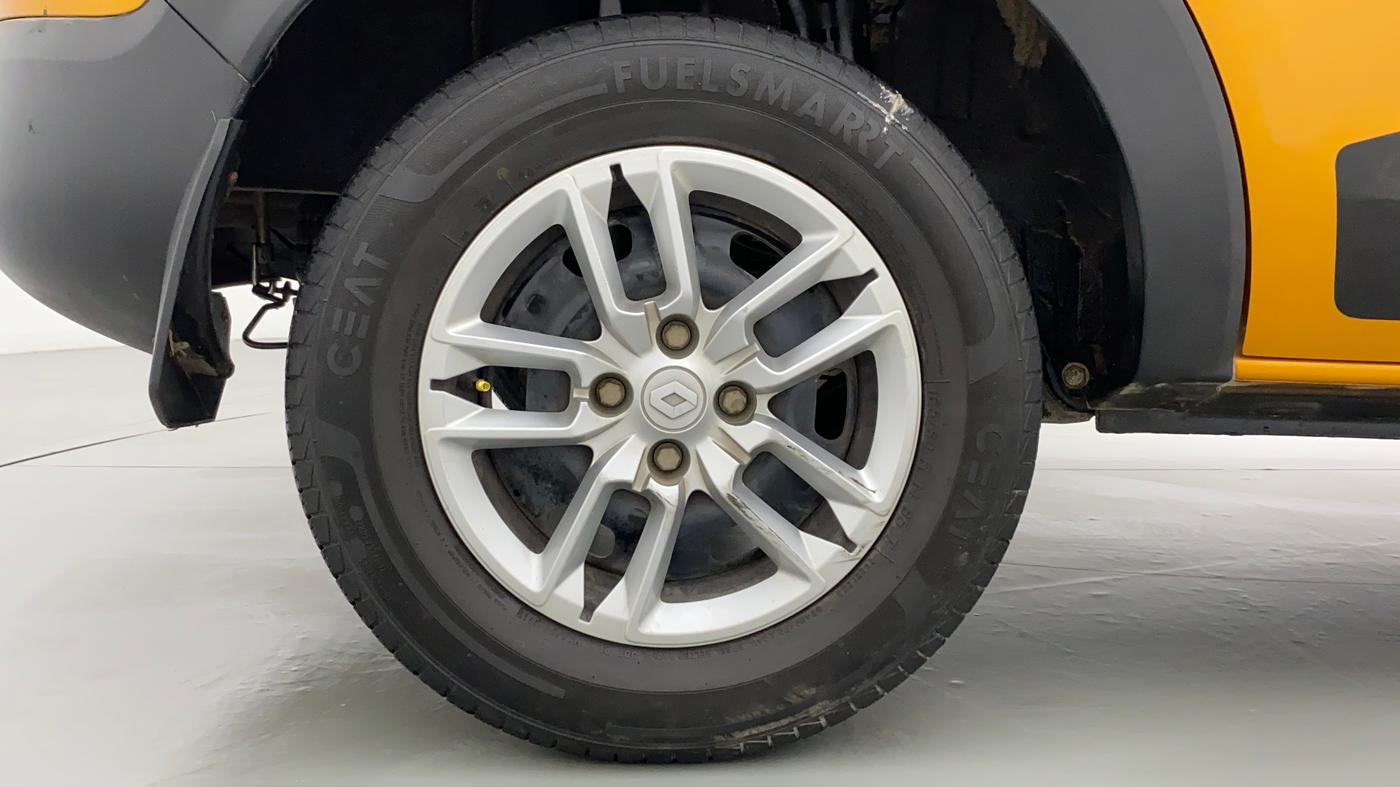 2019 Renault TRIBER 1.0 RXL PETROL, Petrol, Manual, 30,239 km, Right Rear Wheel