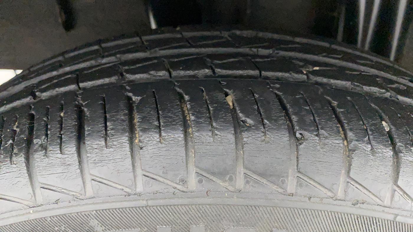2019 Renault TRIBER 1.0 RXL PETROL, Petrol, Manual, 30,239 km, Right Rear Tyre Tread