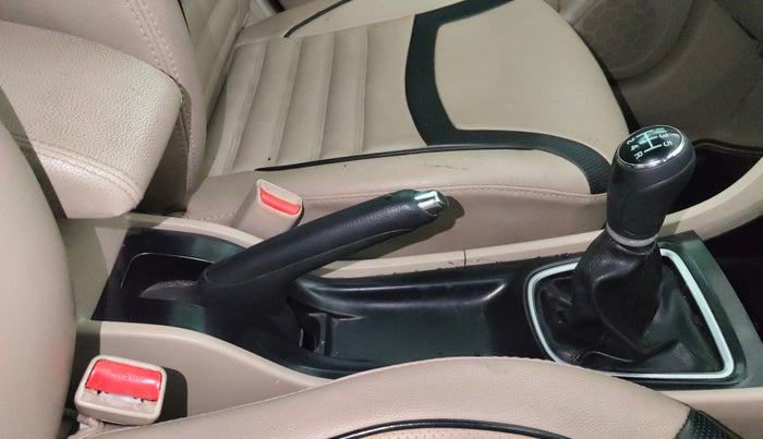 2016 Maruti Ciaz VXI+, Petrol, Manual, 84,661 km, Gear Lever