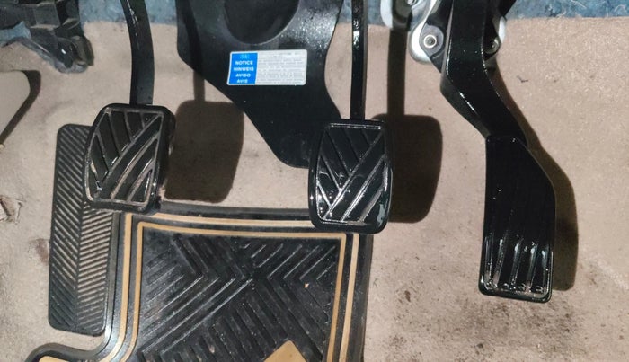 2016 Maruti Ciaz VXI+, Petrol, Manual, 84,661 km, Pedals