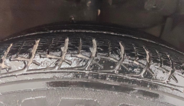 2016 Maruti Ciaz VXI+, Petrol, Manual, 84,661 km, Right Front Tyre Tread