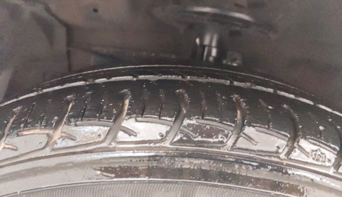 2016 Maruti Ciaz VXI+, Petrol, Manual, 84,661 km, Left Front Tyre Tread