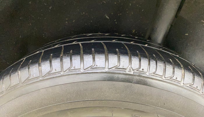 2015 Ford Ecosport AMBIENTE 1.5L DIESEL, Diesel, Manual, 1,15,854 km, Left Rear Tyre Tread