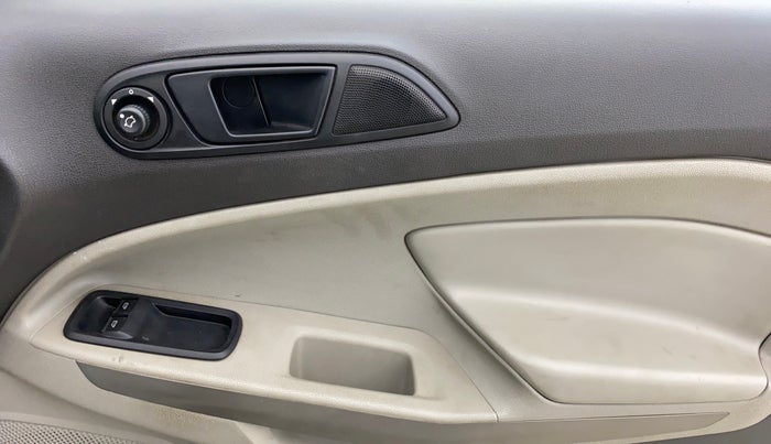 2015 Ford Ecosport AMBIENTE 1.5L DIESEL, Diesel, Manual, 1,15,854 km, Driver Side Door Panels Control
