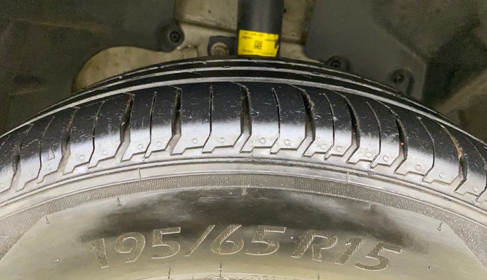 2015 Ford Ecosport AMBIENTE 1.5L DIESEL, Diesel, Manual, 1,15,854 km, Right Front Tyre Tread