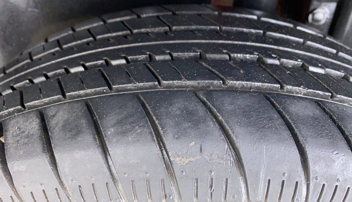 2017 Maruti Swift ZXI, Petrol, Manual, 40,512 km, Left Rear Tyre Tread