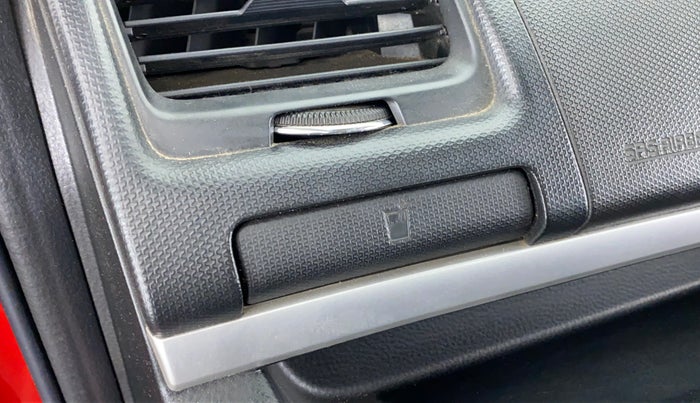 2017 Maruti Swift ZXI, Petrol, Manual, 40,512 km, Dashboard - Cup holder not working