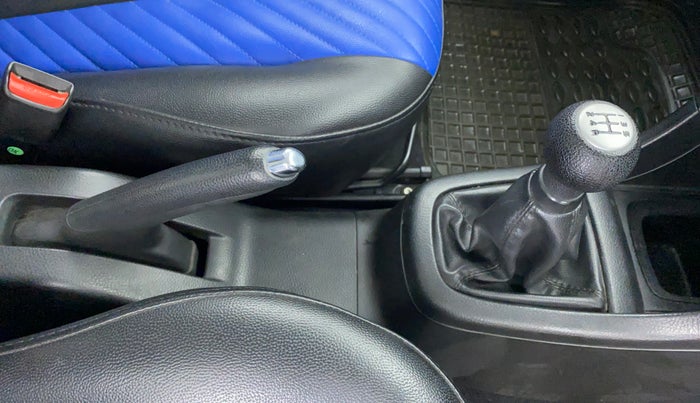 2017 Maruti Swift ZXI, Petrol, Manual, 40,512 km, Gear Lever