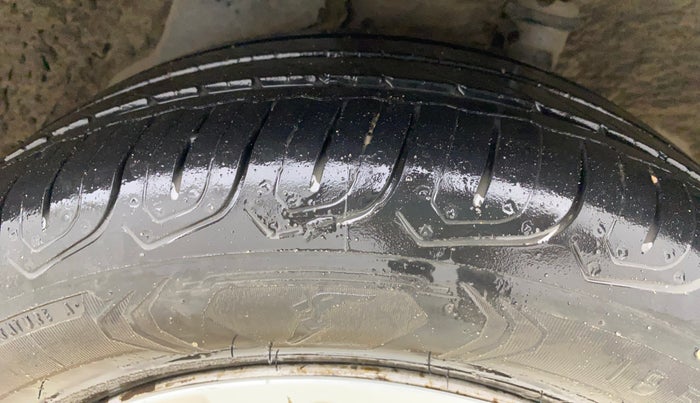 2012 Honda Brio E MT, Petrol, Manual, 1,27,532 km, Left Rear Tyre Tread