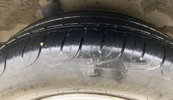 2012 Honda Brio E MT, Petrol, Manual, 1,27,532 km, Right Rear Tyre Tread