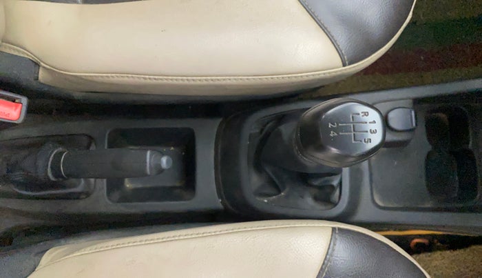 2017 Renault Kwid RXT 0.8, Petrol, Manual, 66,608 km, Gear Lever