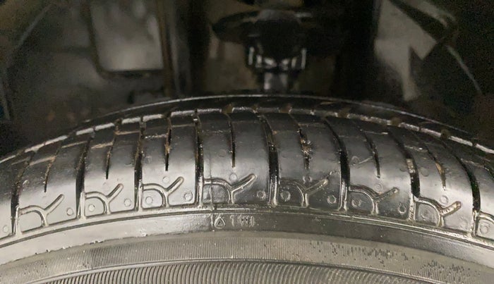 2017 Renault Kwid RXT 0.8, Petrol, Manual, 66,608 km, Left Front Tyre Tread